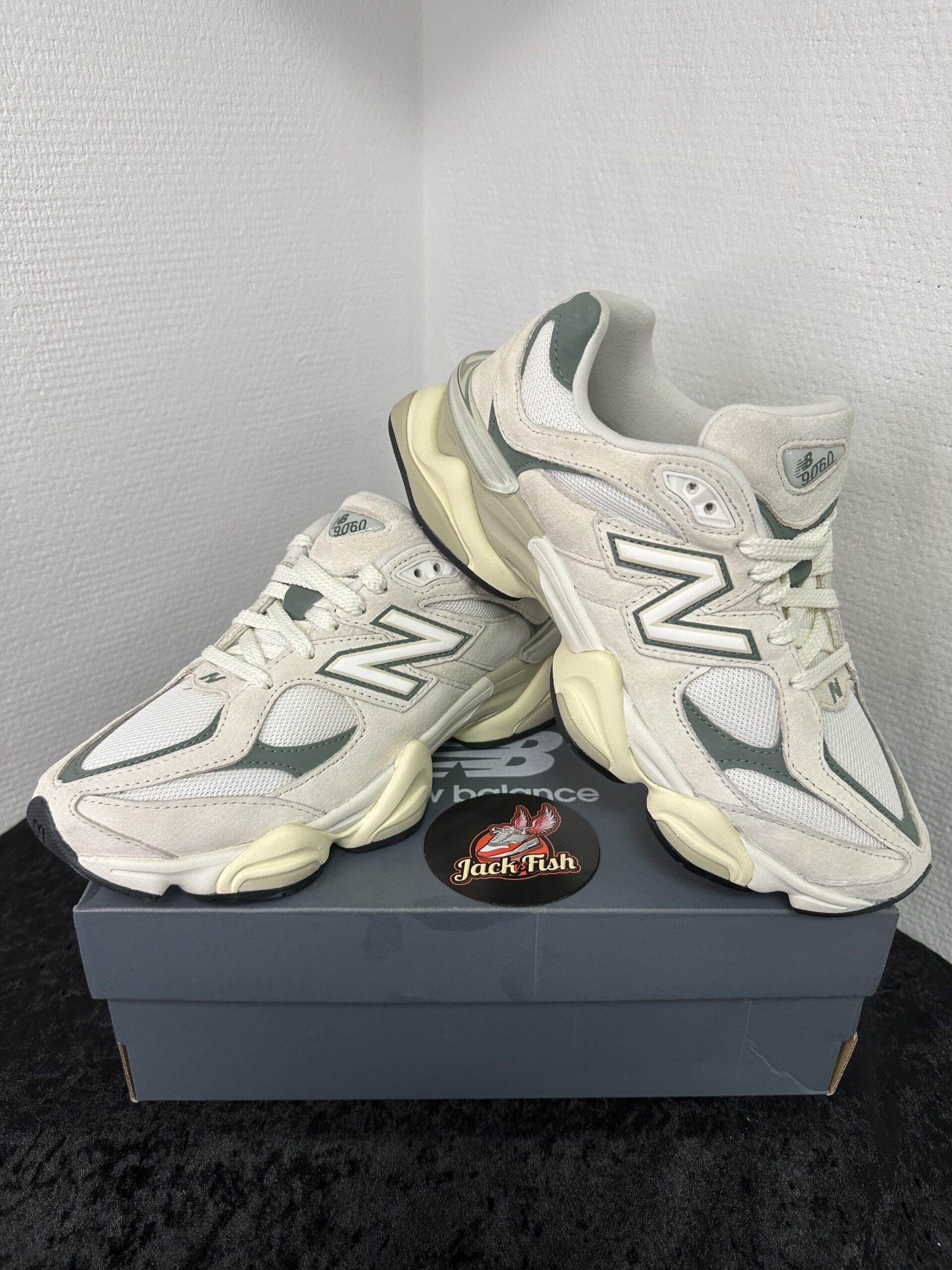 IMG_3380 New balance 9060 - Linen Dark Juniper - Afbeelding 1