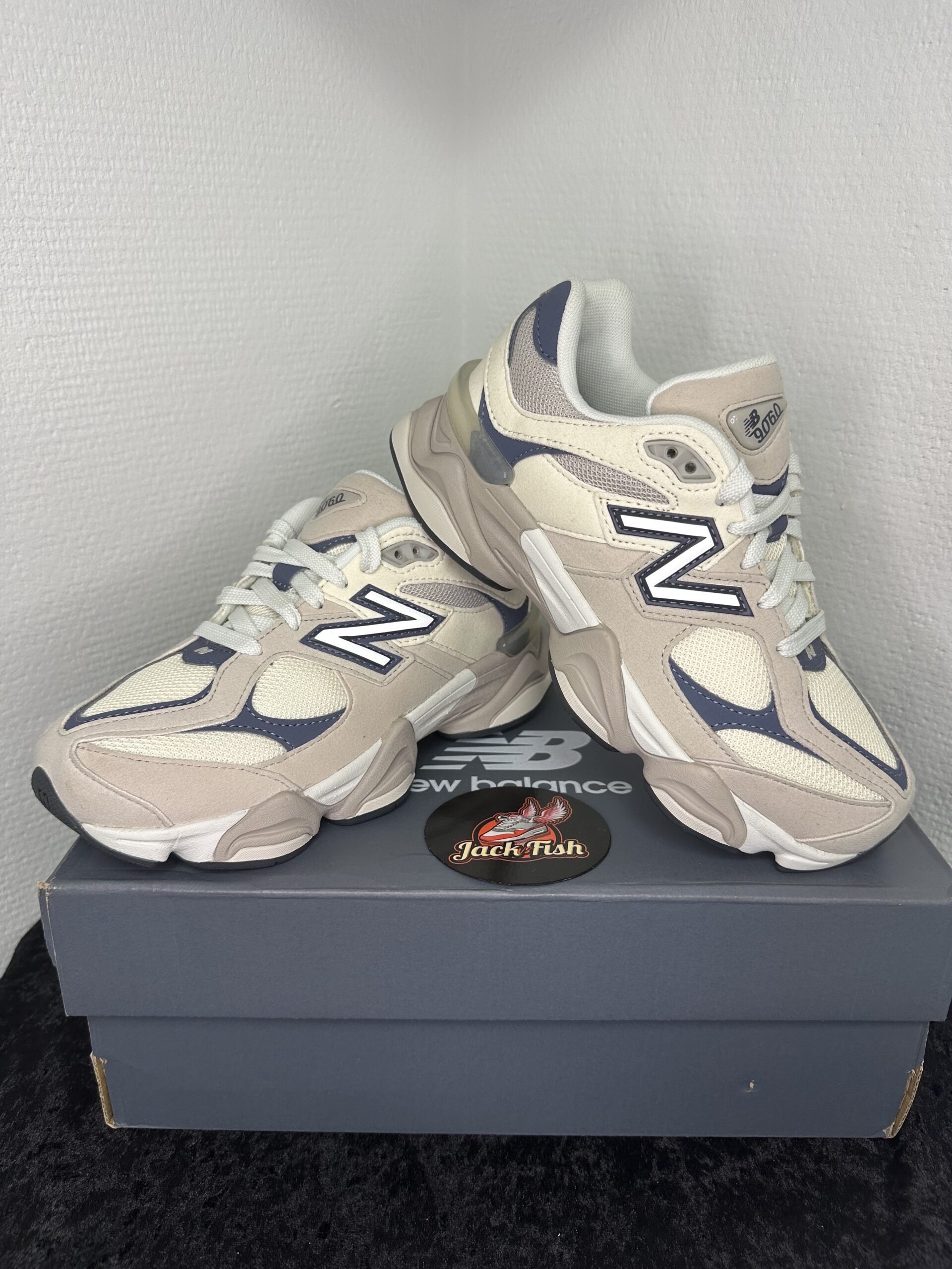 IMG_3408 New balance 9060 - Moonrock Linen (GS) - Afbeelding 1